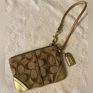 Coach Wristlet Vintage Classic Design